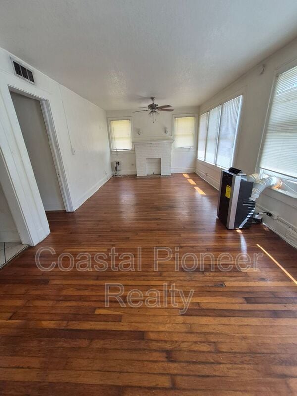 Building Photo - 4015 N Seminole Ave