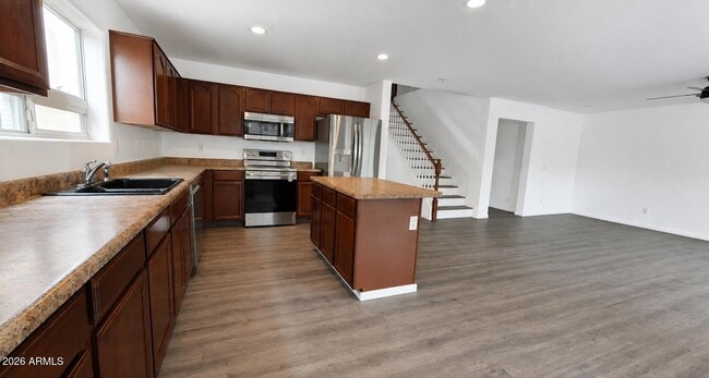 Building Photo - 42065 W Hillman Dr
