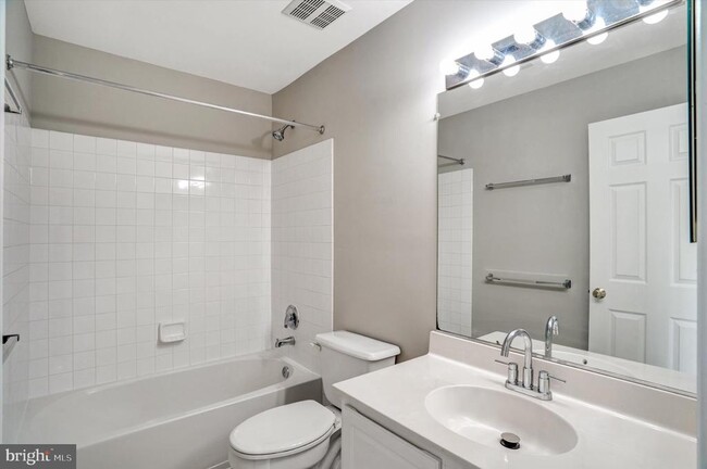 Building Photo - 43787 Virginia Manor Terrace