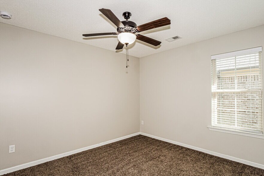 Building Photo - 9439 Darren Cir S