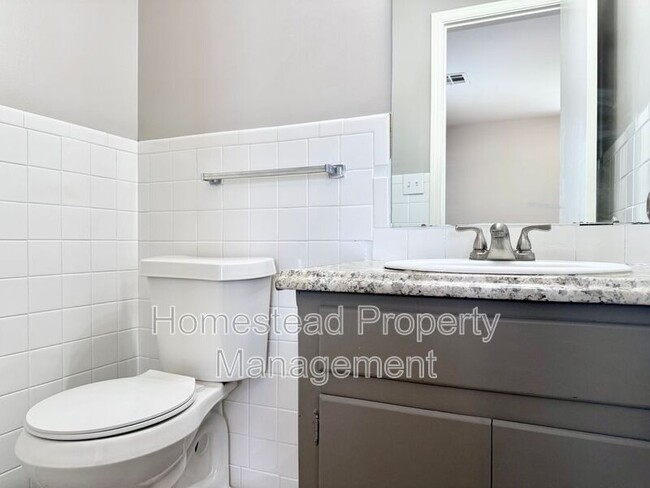 Building Photo - 1724 E Park Pl
