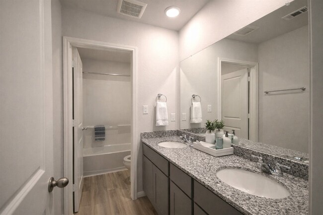 Building Photo - 18831 Glenwood Chase Ct