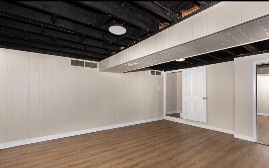 Building Photo - 133 Hammershire Rd