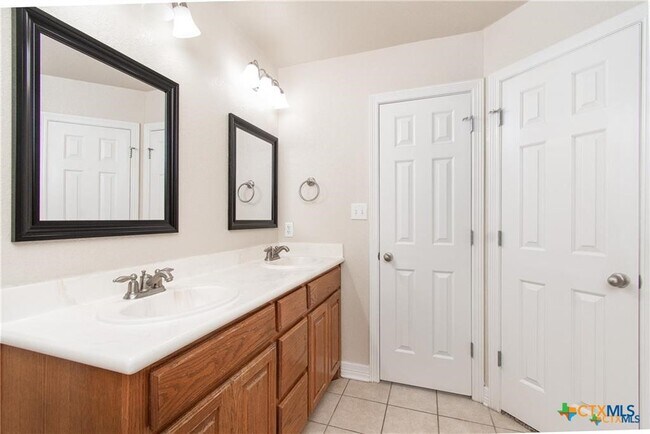 Building Photo - 912 Heather Marie Ct