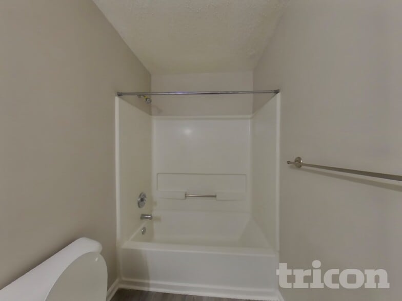 Building Photo - 2024 Meadow Glen Cir