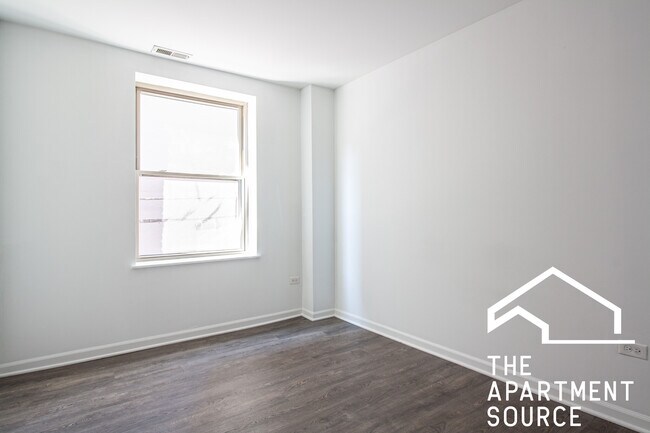Building Photo - 940 W Winona St
