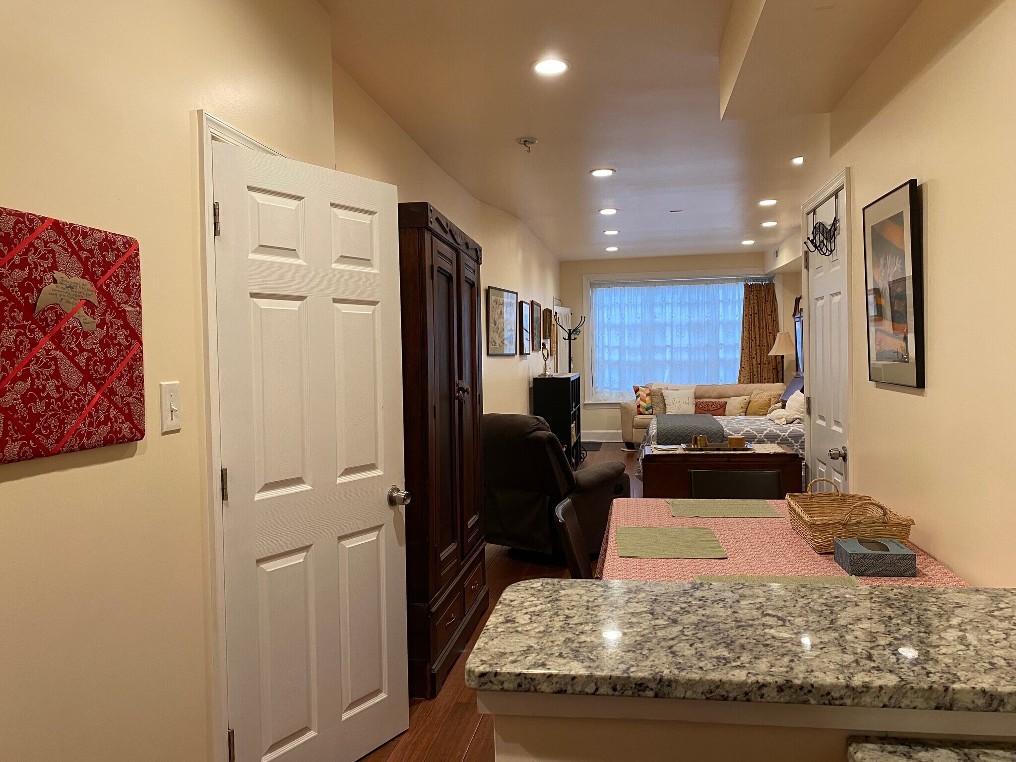 Building Photo - 43 W Maplewood Mall