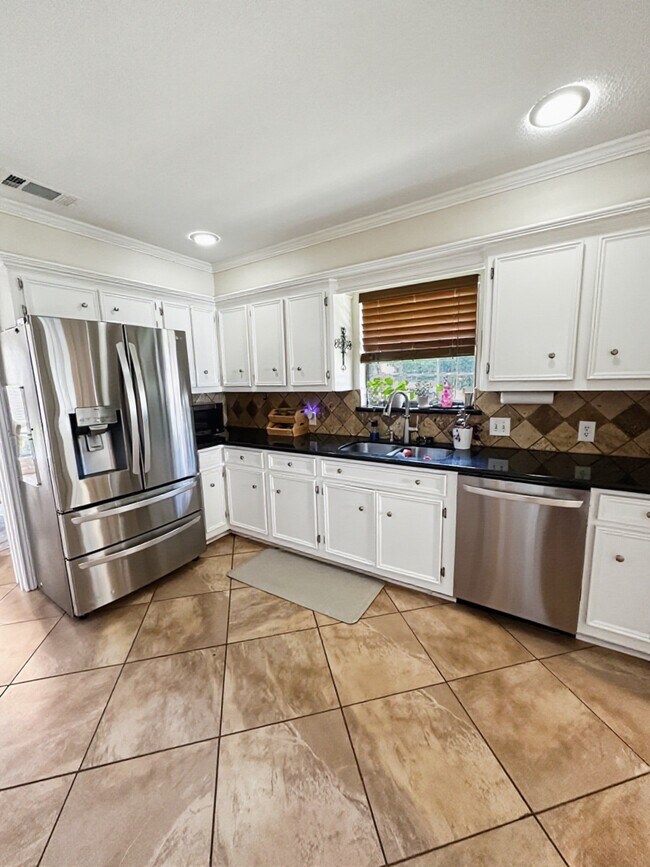 Building Photo - 3934 Cypress Lake Dr