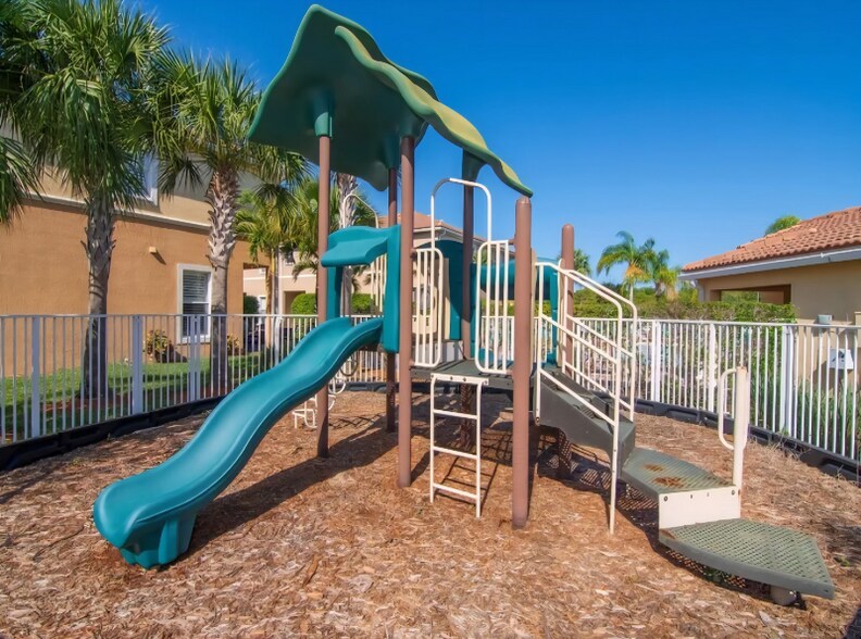 Building Photo - 250 Provence Pl