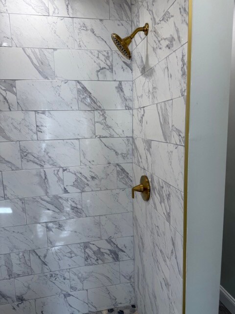 Master bedroom bathroom - 1402 W Saratoga St