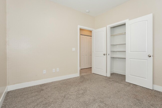 Building Photo - 1741 S Dandelion St