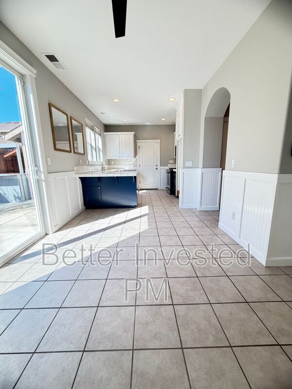 Building Photo - 2455 Prairie Ln