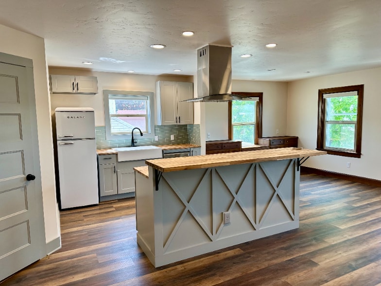 Building Photo - 35 S Palouse St