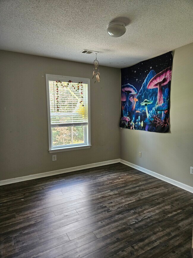 Building Photo - 415 Cadeleigh Ct