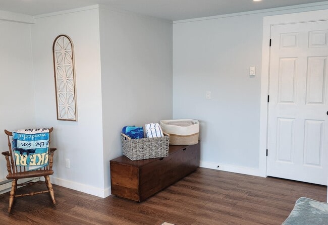 Building Photo - 44 W Shore Rd