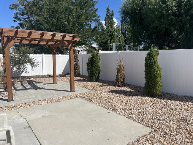 Building Photo - 754 N Bradford Dr