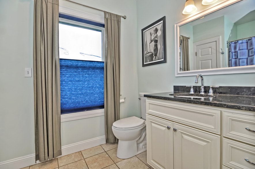 Upstairs Bathroom - 27 Central St