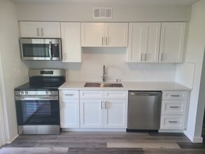 Building Photo - 7196 68th Ct N