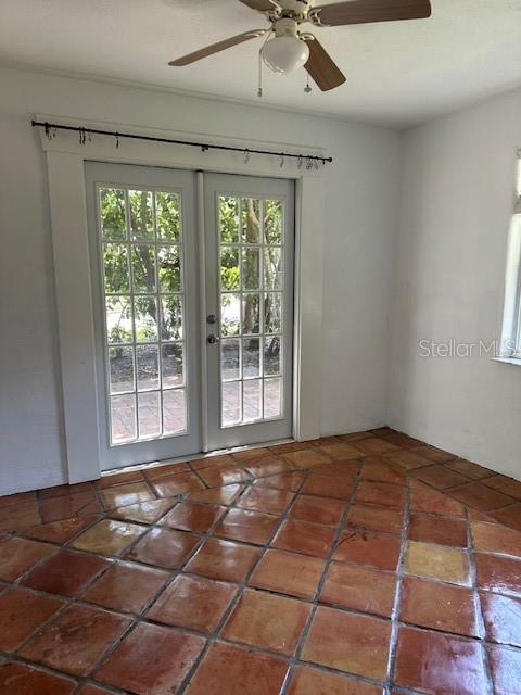 Building Photo - 2120 E Washington St