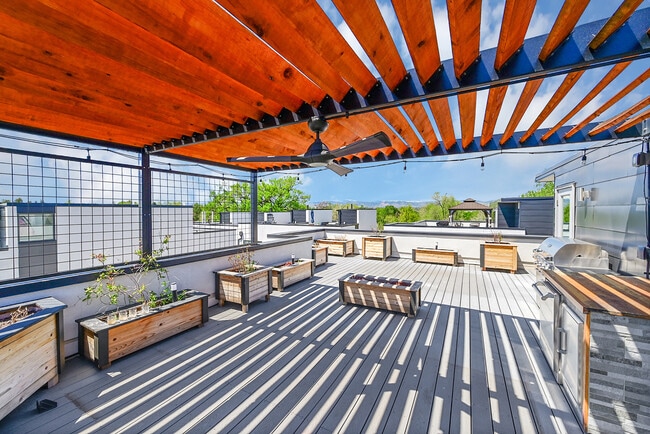 Building Photo - 1208 E Asbury Ave