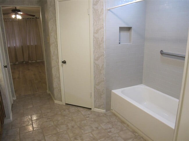 Building Photo - 4206 Harcourt Dr