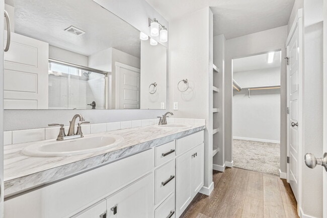 Building Photo - 6852 S Birch Creek Ave