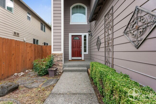 Building Photo - 2903 NE 184th Ave
