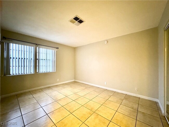 Building Photo - 7289 Topeka Dr