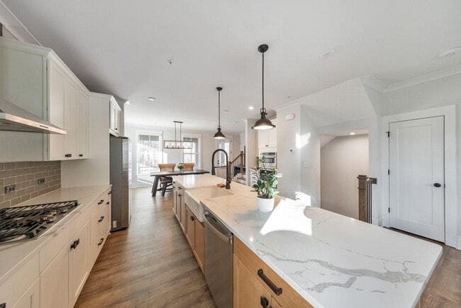 Building Photo - 320 Oak Arms Wy