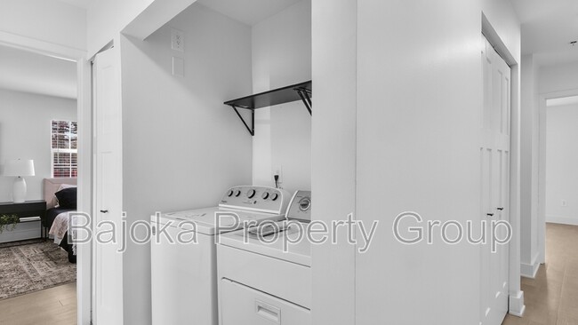 Building Photo - 4434 Trumbull St