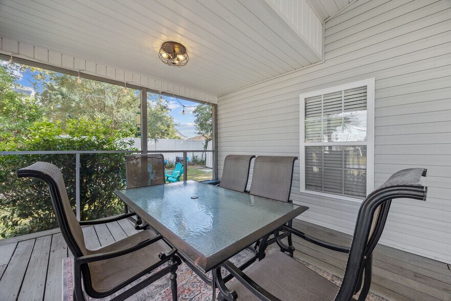 Building Photo - 347 Seabreeze Dr