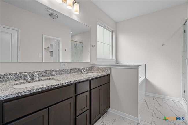 Building Photo - 1037 Shelby Dr