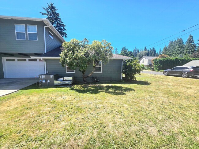 Building Photo - 114 SE 218th Ave