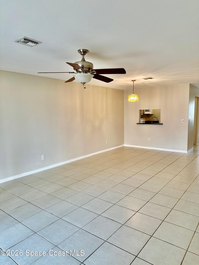 Building Photo - 335 Paradise Blvd