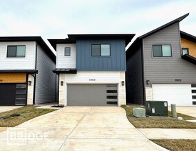 Building Photo - 33106 Willow Hts Ln