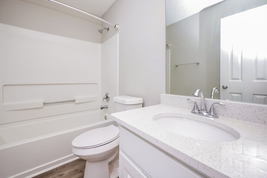 Building Photo - 192 River View Ct