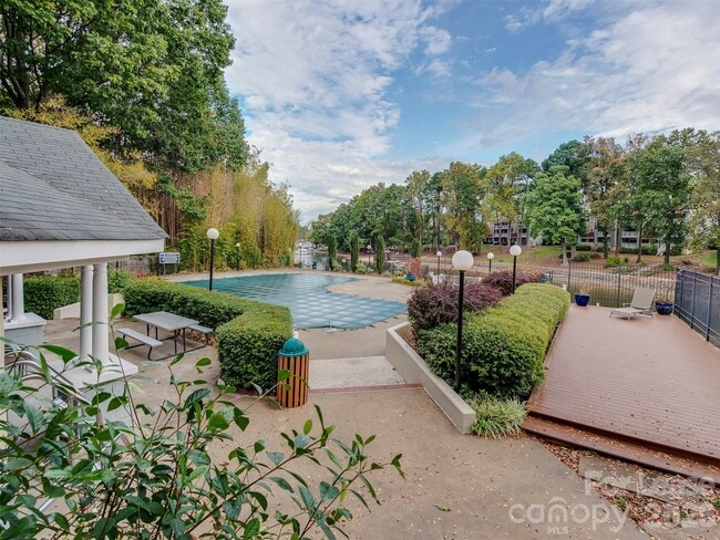 Building Photo - 19827 Henderson Rd