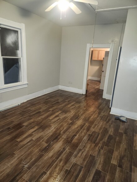 Building Photo - 613 3rd Ave SW