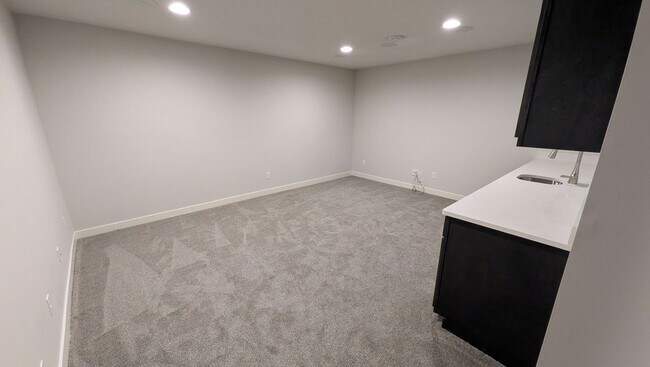 Building Photo - Amazing updated Chaska 4 bedroom home!