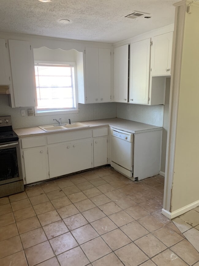 Building Photo - 3144 Montwood Dr