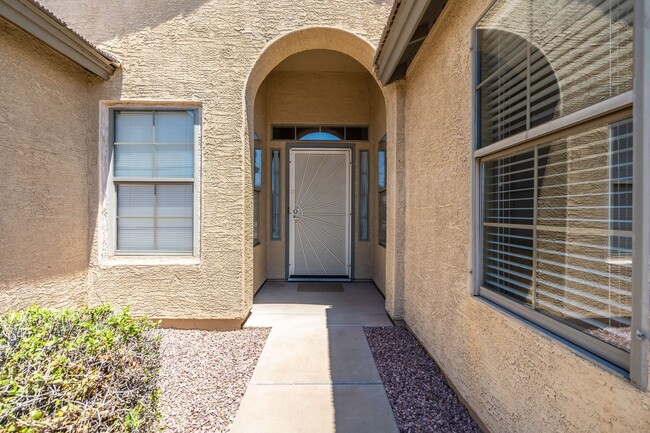 Building Photo - Ready to Move In - Three Bedrooms + Den!