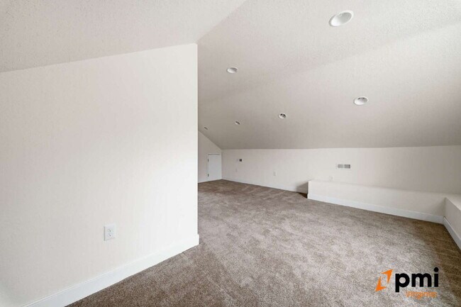 Building Photo - 4 BEDROOM 2 BATH RENOVATED HOME IN NORFOLK, PETS ACCEPTED