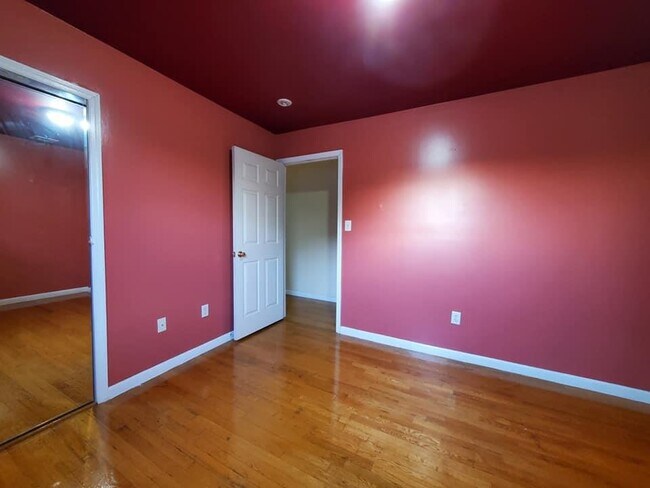 Building Photo - 27 Jewett Ave