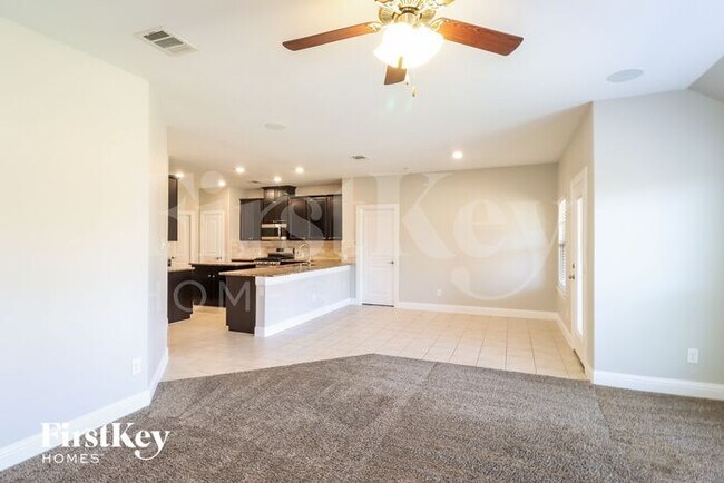 Building Photo - 4313 Lakeview Dr