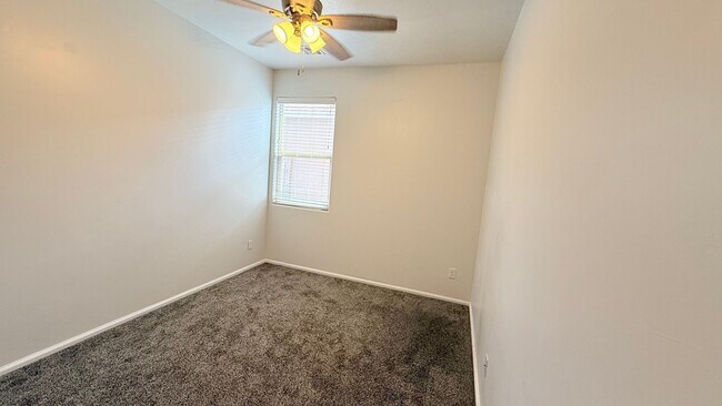Building Photo - Modern comfort in Del Rey Estates