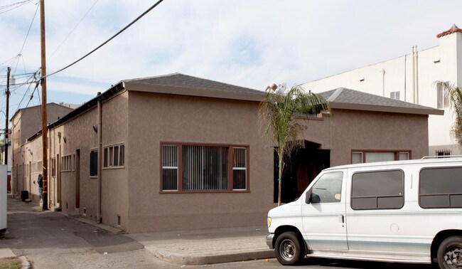 Building Photo - 729 Lime Ave