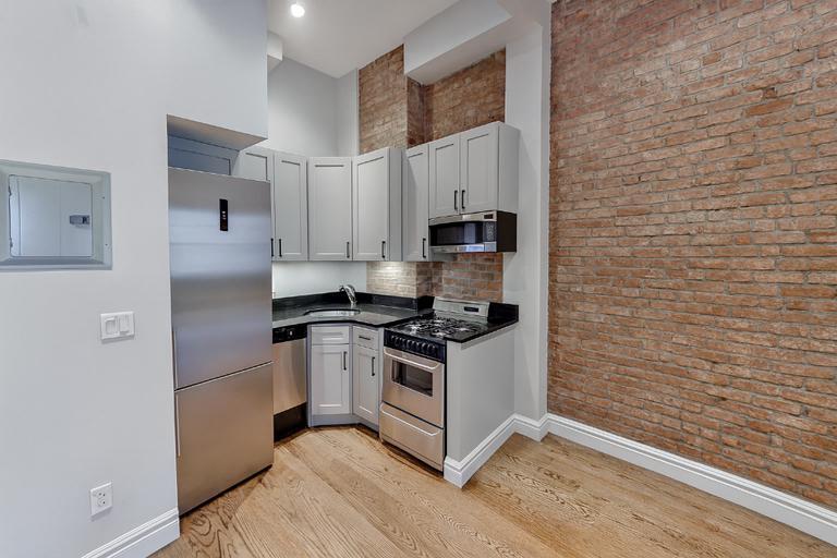 Building Photo - 138 E 16th St