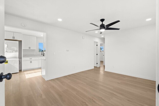 Building Photo - 4082-4084 Chamoune