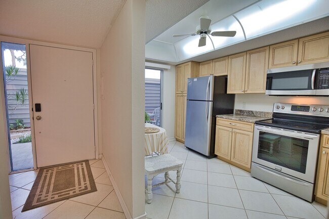 Building Photo - Seasonal Short-Term First Floor Condo in Pinebrook Lake Club Community with Community Pool!