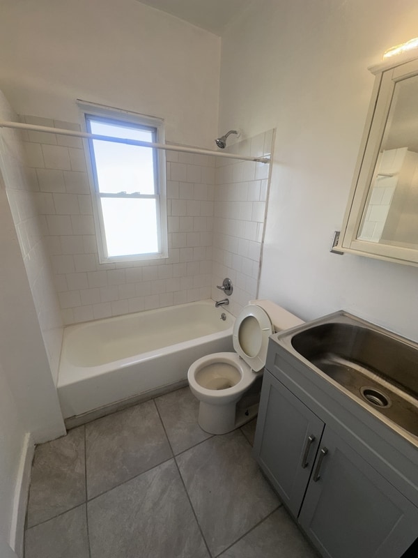 Building Photo - 3412 E 147th St